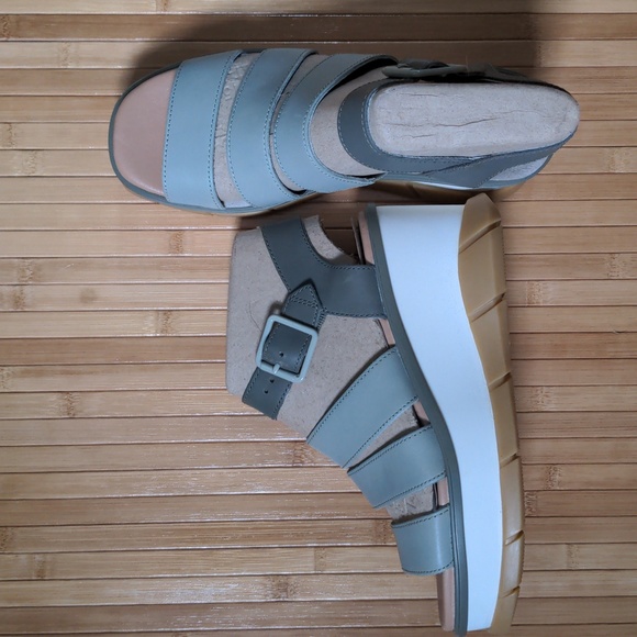 Sorel Joanie III Ankle Strap Sandals, Safari Green Color, NEW, Womens Size 7.5 - Picture 1 of 4